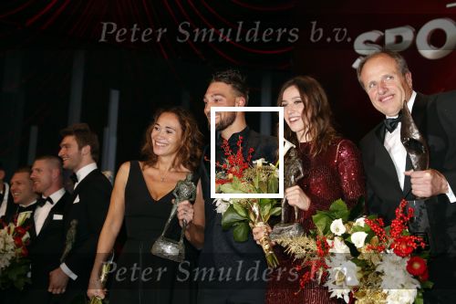Amsterdam 19 december 2018
Sportman van het jaar verkiezing in afas live. Kjeld Nuis met Sportvrouw van het Jaar 2018 Suzanne Schulting, gehandicapte sporter van het Jaar 2018 Bibian Mentel en de coaches van het Jaar 2018 Jac Orie en Raemon Sluijter De baanwielrenners werden ploeg van het jaar, Marianne Timmer kreeg een ouvre prijs en Rico Verhoeven werd door de Zapp kijkers gekozen tot meest populaire sporter.