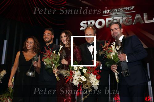 Amsterdam 19 december 2018
Sportman van het jaar verkiezing in afas live. Kjeld Nuis met Sportvrouw van het Jaar 2018 Suzanne Schulting, gehandicapte sporter van het Jaar 2018 Bibian Mentel en de coaches van het Jaar 2018 Jac Orie en Raemon Sluijter De baanwielrenners werden ploeg van het jaar, Marianne Timmer kreeg een ouvre prijs en Rico Verhoeven werd door de Zapp kijkers gekozen tot meest populaire sporter.