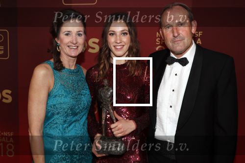 Amsterdam 19 december 2018
Sportman van het jaar verkiezing in afas live. Kjeld Nuis met Sportvrouw van het Jaar 2018 Suzanne Schulting, gehandicapte sporter van het Jaar 2018 Bibian Mentel en de coaches van het Jaar 2018 Jac Orie en Raemon Sluijter De baanwielrenners werden ploeg van het jaar, Marianne Timmer kreeg een ouvre prijs en Rico Verhoeven werd door de Zapp kijkers gekozen tot meest populaire sporter. Suzanne Schulting met ouders zussen vriendinnen en vriend