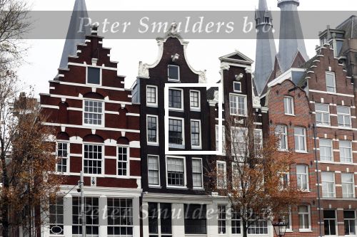 Amsterdam 25 november 2018
Thierry Baudet vertrekt vanaf zijn huis naar het programma buitenhof van Paul Witteman.