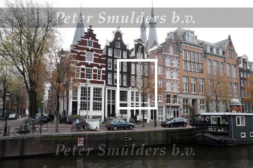 Amsterdam 25 november 2018
Thierry Baudet vertrekt vanaf zijn huis naar het programma buitenhof van Paul Witteman.