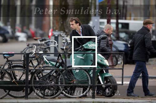 Amsterdam 25 november 2018
Thierry Baudet vertrekt vanaf zijn huis naar het programma buitenhof van Paul Witteman.