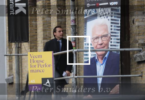 Amsterdam 25 november 2018
Thierry Baudet vertrekt vanaf zijn huis naar het programma buitenhof van Paul Witteman.