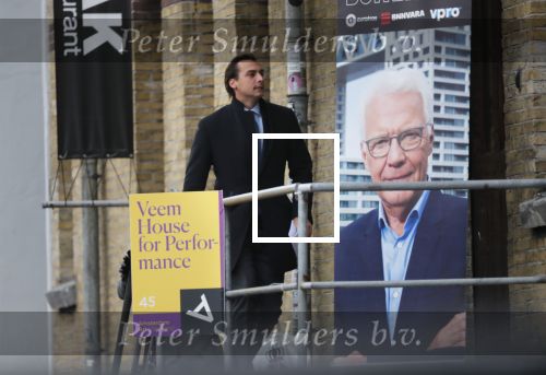 Amsterdam 25 november 2018
Thierry Baudet vertrekt vanaf zijn huis naar het programma buitenhof van Paul Witteman.