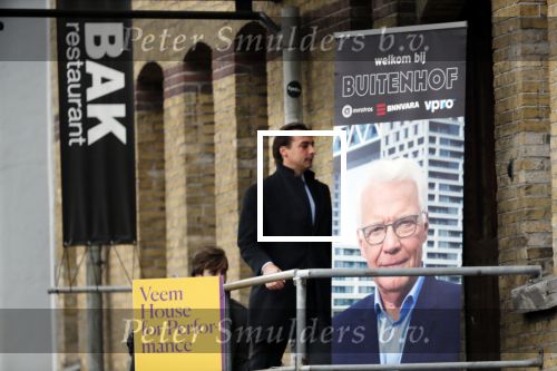 Amsterdam 25 november 2018
Thierry Baudet vertrekt vanaf zijn huis naar het programma buitenhof van Paul Witteman.