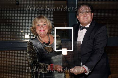 Hilversum 3 december 2018
Tineke de Nooij krijgt ouvre award bij beeld en geluid.