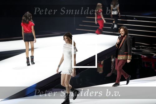 Amsterdam 11 december 2018
Modeshow en feest Nikkie Plessen met heel veel artiesten in AFAS live. waylon