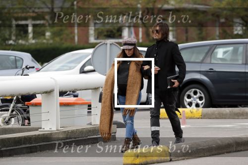 Den Haag  29 oktober 2018
Waylon en zijn zwangere vriendin Bibi Breijman gaan op controle in het Bronovo ziekenhorsche Panamera Turbo naartoe.