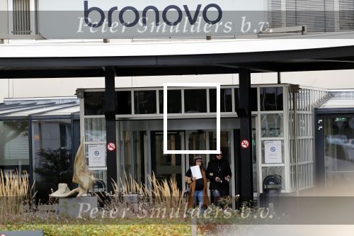 Den Haag  29 oktober 2018
Waylon en zijn zwangere vriendin Bibi Breijman gaan op controle in het Bronovo ziekenhorsche Panamera Turbo naartoe.