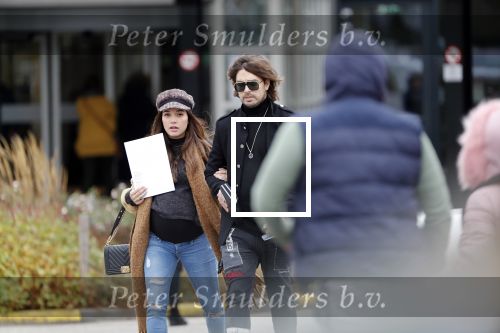 Den Haag  29 oktober 2018
Waylon en zijn zwangere vriendin Bibi Breijman gaan op controle in het Bronovo ziekenhorsche Panamera Turbo naartoe.