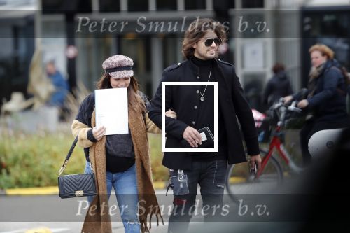Den Haag  29 oktober 2018
Waylon en zijn zwangere vriendin Bibi Breijman gaan op controle in het Bronovo ziekenhorsche Panamera Turbo naartoe.