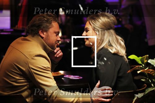 Amsterdam  29 november 2018
Wesly Bronkhorst betrapt met zijn nieuwe vriendin in een bruin cafe in Amsterdam.