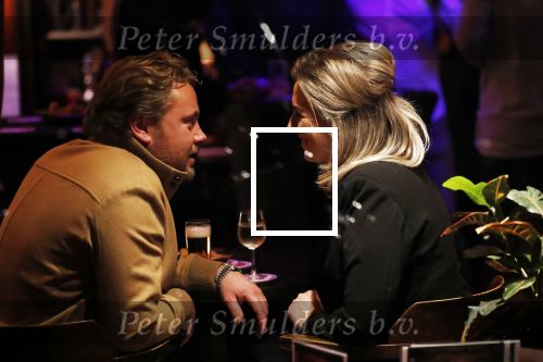 Amsterdam  29 november 2018
Wesly Bronkhorst betrapt met zijn nieuwe vriendin in een bruin cafe in Amsterdam.
