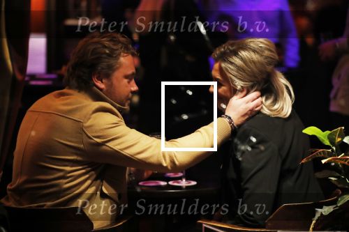 Amsterdam  29 november 2018
Wesly Bronkhorst betrapt met zijn nieuwe vriendin in een bruin cafe in Amsterdam.