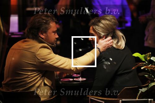 Amsterdam  29 november 2018
Wesly Bronkhorst betrapt met zijn nieuwe vriendin in een bruin cafe in Amsterdam.