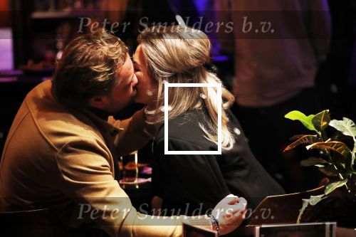 Amsterdam  29 november 2018
Wesly Bronkhorst betrapt met zijn nieuwe vriendin in een bruin cafe in Amsterdam.