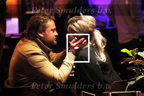 Amsterdam  29 november 2018
Wesly Bronkhorst betrapt met zijn nieuwe vriendin in een bruin cafe in Amsterdam.