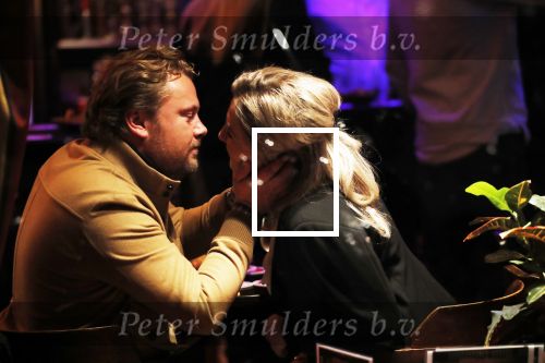 Amsterdam  29 november 2018
Wesly Bronkhorst betrapt met zijn nieuwe vriendin in een bruin cafe in Amsterdam.