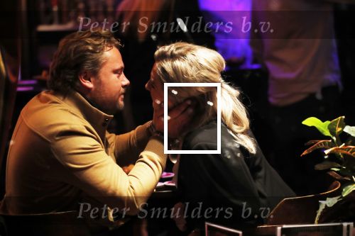 Amsterdam  29 november 2018
Wesly Bronkhorst betrapt met zijn nieuwe vriendin in een bruin cafe in Amsterdam.