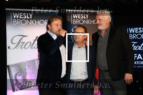 Amsterdam, 6 December 2018
Uitreiking boek Sonja Bakker
Presentatie CD Wesly Bronkhorst
Wesly Bronkhorst Raymond de Bruijn en Hans v Vondelen
