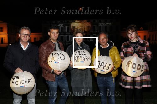Soestdijk Baarn 6 december 2018
Kick off voor KWF aktie met lampionnen bij paleis Soestdijk . oa Wilfred Genee Coosje Smid Mirella v Markus Jeroen Snel en Andre v d Toorn doen mee.