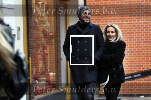 Amsterdam 12 december 2018
Xander de Buisonje met zijn vrouw Sophie aan het winkelen.