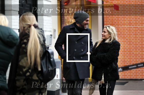 Amsterdam 12 december 2018
Xander de Buisonje met zijn vrouw Sophie aan het winkelen.