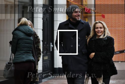 Amsterdam 12 december 2018
Xander de Buisonje met zijn vrouw Sophie aan het winkelen.