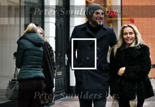 Amsterdam 12 december 2018
Xander de Buisonje met zijn vrouw Sophie aan het winkelen.