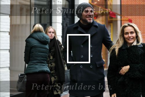 Amsterdam 12 december 2018
Xander de Buisonje met zijn vrouw Sophie aan het winkelen.