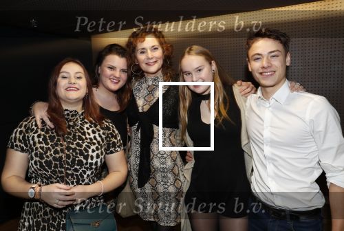 Hilversum 3 december 2018
Tineke de Nooij krijgt ouvre award bij beeld en geluid. dochter Tineke de Nooij met kinderen