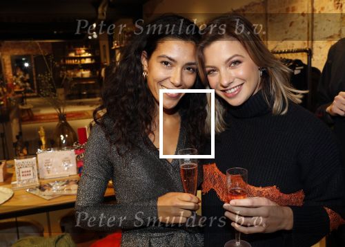Beverwijk 23 november 2019
Opening winkel van Moise Trustfull in het centrum van Beverwijk.
Haar vader Orlando en moeder Quinty zijn natuurlijk aanwezig. Amber Delil