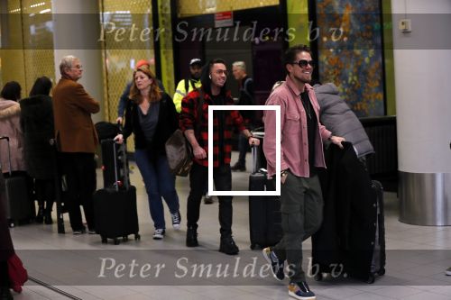 Schiphol 29 november 2019
Andre Hazes en zijn neef/vriend Djarno Hofland arriveren op schiphol nadat ze samen in New York NY zijn geweest. De moederf van Djarno staat ze op te wachten.
