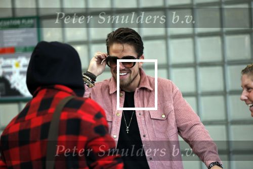 Schiphol 29 november 2019
Andre Hazes en zijn neef/vriend Djarno Hofland arriveren op schiphol nadat ze samen in New York NY zijn geweest. De moederf van Djarno staat ze op te wachten.