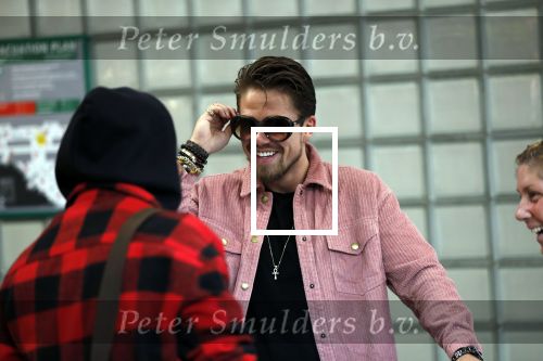 Schiphol 29 november 2019
Andre Hazes en zijn neef/vriend Djarno Hofland arriveren op schiphol nadat ze samen in New York NY zijn geweest. De moederf van Djarno staat ze op te wachten.