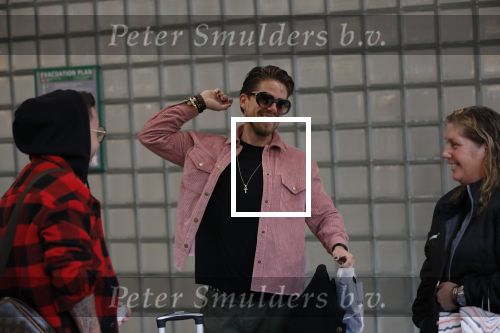 Schiphol 29 november 2019
Andre Hazes en zijn neef/vriend Djarno Hofland arriveren op schiphol nadat ze samen in New York NY zijn geweest. De moederf van Djarno staat ze op te wachten.