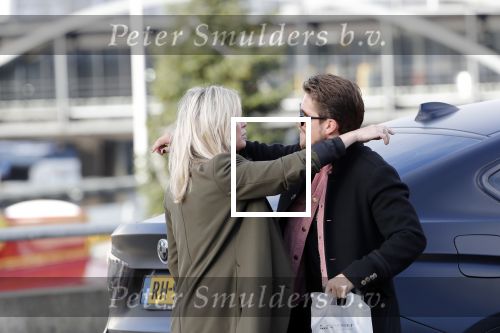 Schiphol 29 november 2019
Andre Hazes en zijn neef/vriend Djarno Hofland arriveren op schiphol nadat ze samen in New York NY zijn geweest. Bridget Maasland haalt hem op met de BMW X6 van Andre. Ze stond buiten te wachten