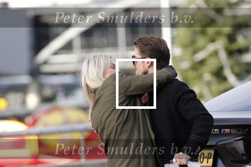 Schiphol 29 november 2019
Andre Hazes en zijn neef/vriend Djarno Hofland arriveren op schiphol nadat ze samen in New York NY zijn geweest. Bridget Maasland haalt hem op met de BMW X6 van Andre. Ze stond buiten te wachten
