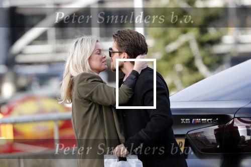 Schiphol 29 november 2019
Andre Hazes en zijn neef/vriend Djarno Hofland arriveren op schiphol nadat ze samen in New York NY zijn geweest. Bridget Maasland haalt hem op met de BMW X6 van Andre. Ze stond buiten te wachten