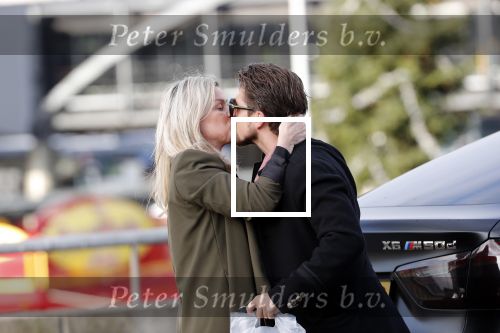 Schiphol 29 november 2019
Andre Hazes en zijn neef/vriend Djarno Hofland arriveren op schiphol nadat ze samen in New York NY zijn geweest. Bridget Maasland haalt hem op met de BMW X6 van Andre. Ze stond buiten te wachten