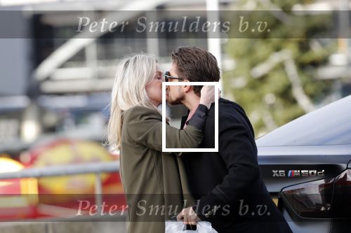 Schiphol 29 november 2019
Andre Hazes en zijn neef/vriend Djarno Hofland arriveren op schiphol nadat ze samen in New York NY zijn geweest. Bridget Maasland haalt hem op met de BMW X6 van Andre. Ze stond buiten te wachten