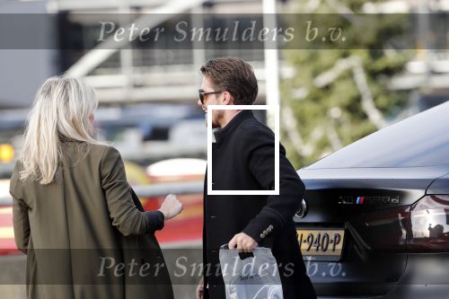 Schiphol 29 november 2019
Andre Hazes en zijn neef/vriend Djarno Hofland arriveren op schiphol nadat ze samen in New York NY zijn geweest. Bridget Maasland haalt hem op met de BMW X6 van Andre. Ze stond buiten te wachten