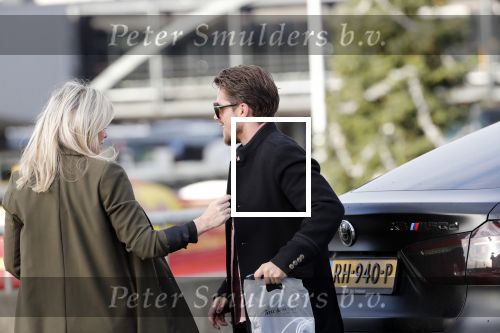 Schiphol 29 november 2019
Andre Hazes en zijn neef/vriend Djarno Hofland arriveren op schiphol nadat ze samen in New York NY zijn geweest. Bridget Maasland haalt hem op met de BMW X6 van Andre. Ze stond buiten te wachten