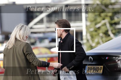 Schiphol 29 november 2019
Andre Hazes en zijn neef/vriend Djarno Hofland arriveren op schiphol nadat ze samen in New York NY zijn geweest. Bridget Maasland haalt hem op met de BMW X6 van Andre. Ze stond buiten te wachten