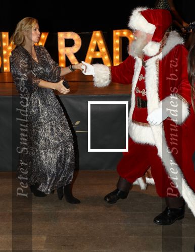 Amsterdam, 6 December 2019
Sky Radioâ€™s Christmas Tree For Charity met BN-ers
Anouk Smulders en Kerstman sky radio