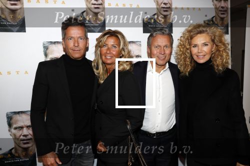 Amsterdam 2 december 2019
Boep presentatie Marco v Basten in de stadsschouwburg van Amsterdam.
Anton Broekhuizen met vrouw en Bart met vrouw