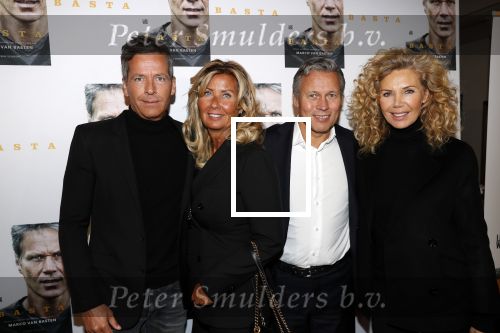 Amsterdam 2 december 2019
Boep presentatie Marco v Basten in de stadsschouwburg van Amsterdam.
Anton Broekhuizen met vrouw en Bart met vrouw