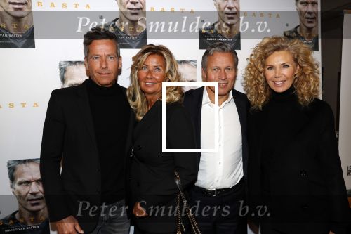 Amsterdam 2 december 2019
Boep presentatie Marco v Basten in de stadsschouwburg van Amsterdam.
Anton Broekhuizen met vrouw en Bart met vrouw
