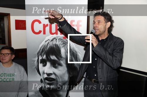 Amsterdam 15 november 2019
Rechtszaak Auke Kok versus de johan Cruijff foundation. Na zitting is de boekpresentatie in cafe op de middenweg.