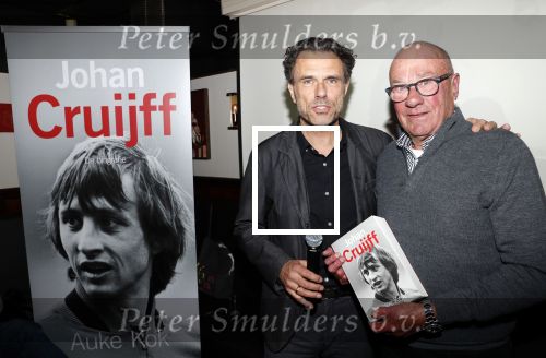 Amsterdam 15 november 2019
Rechtszaak Auke Kok versus de johan Cruijff foundation. Na zitting is de boekpresentatie in cafe op de middenweg.